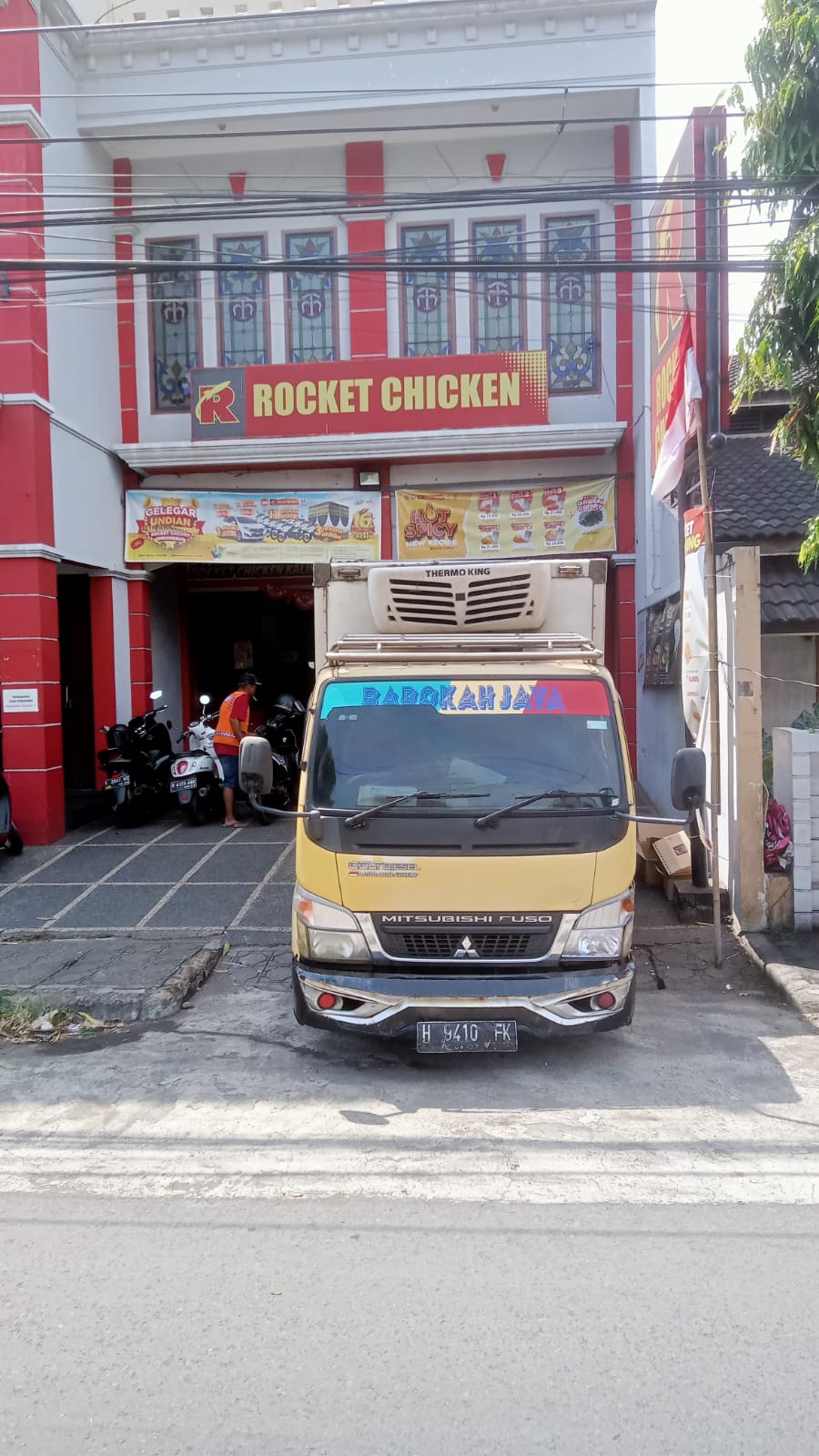 [Gambar Armada Pengiriman]